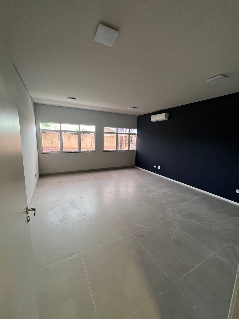 photo_5154811219310390045_y